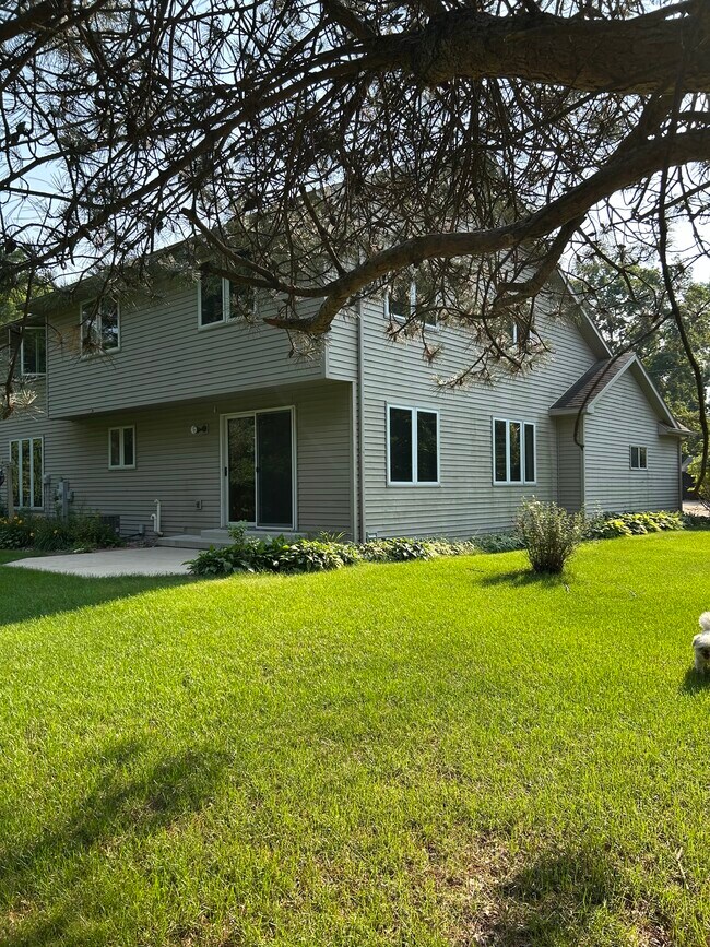 Foto del edificio - 3256 Maple Grv