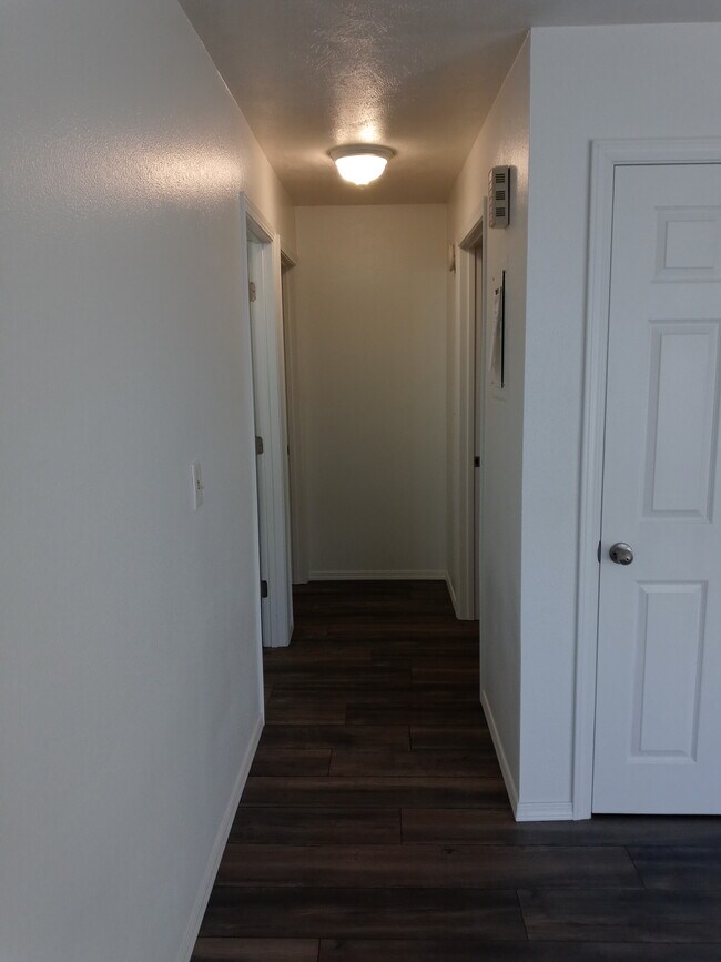 pasillo - 1712 E Cataldo Ave