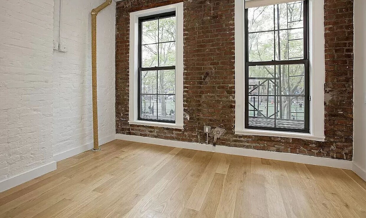 Primary Photo - 100 Forsyth Street