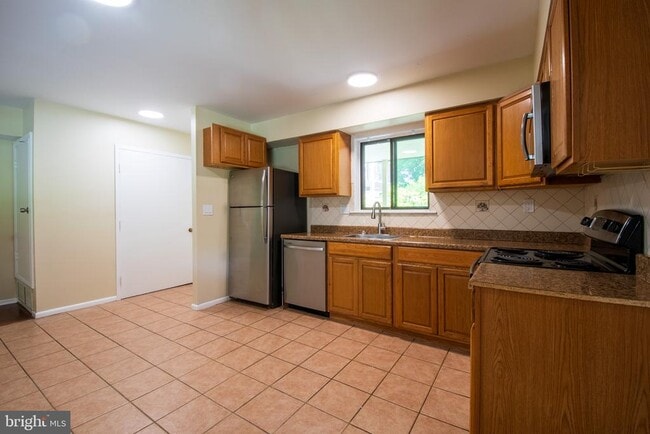 Building Photo - 907 Meadow Woods Ln