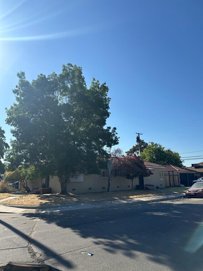 Foto del edificio - 1278 N Delno Ave
