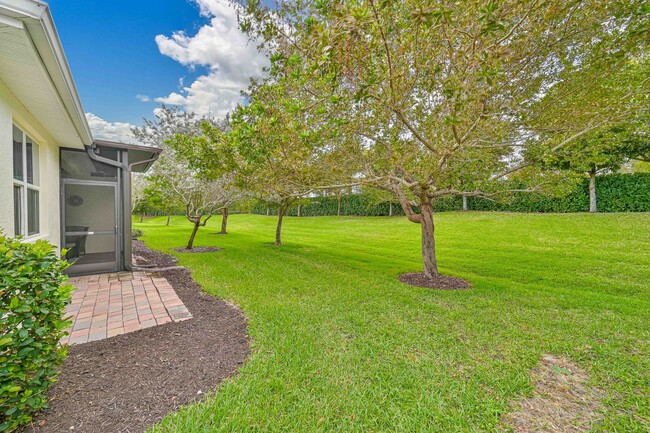 Building Photo - NOW AVAILABLE - Villa in Naples Reserve!!