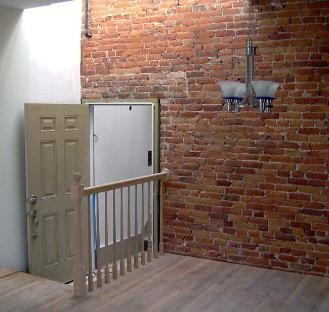 Building Photo - 3Br/2Bth, Available Sep. 1, 2026. Great location! Laundry in unit!  MUST SEE!!