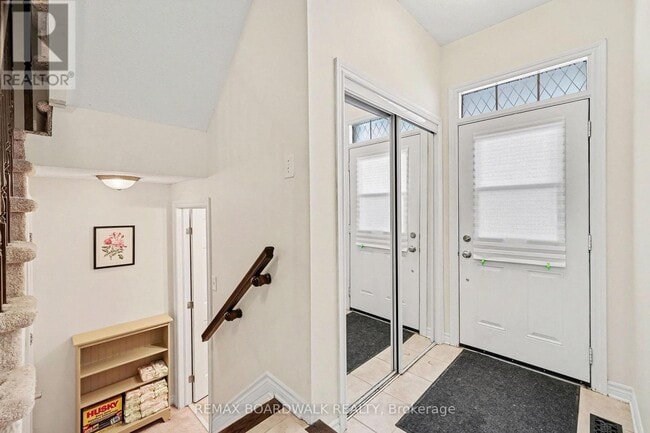 Building Photo - 284 Par-La-Ville Cir