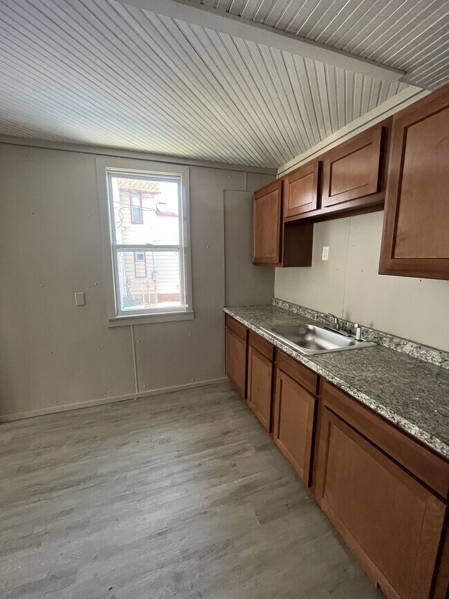 27 E Glenwood Ave, Ecorse, MI 48229 House Rental in Ecorse, MI