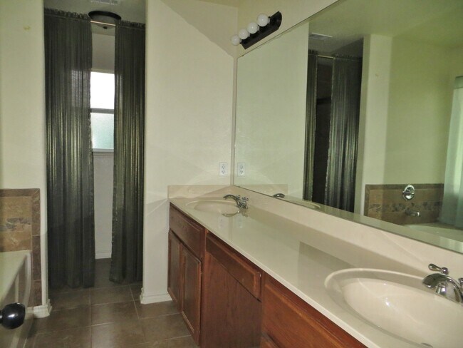 Foto del edificio - BEAUTIFUL HOME IN GOODNIGHT RANCH!