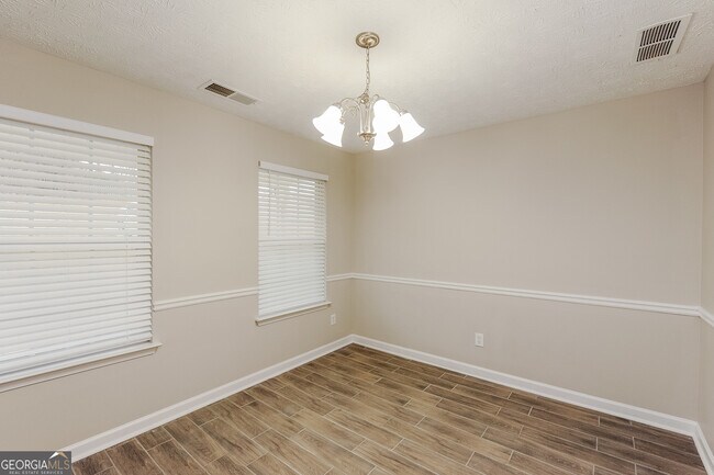 Foto del edificio - 506 Stonecrest Pl