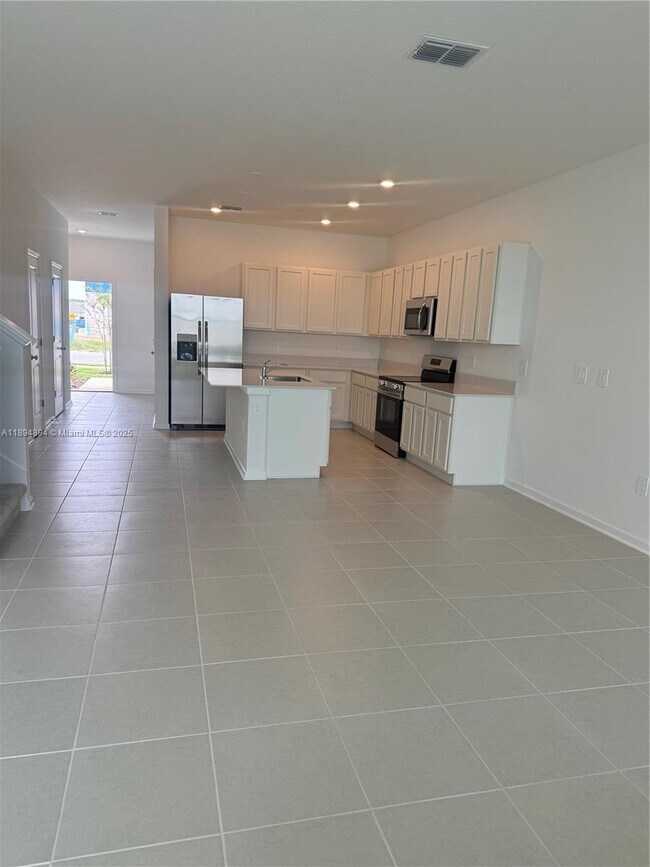 Building Photo - 512 Hart Ln