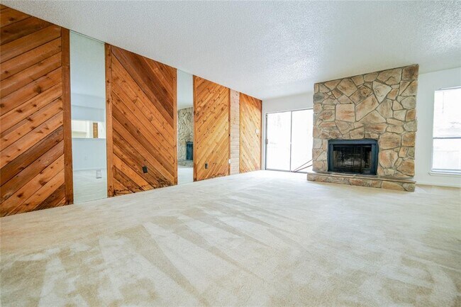 Foto del edificio - 17401 Red Oak Dr