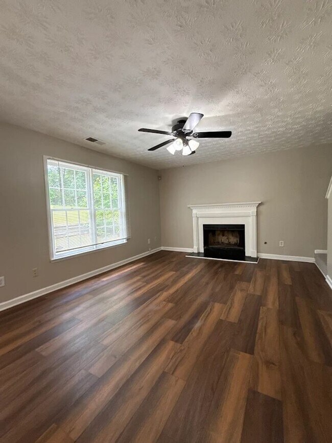 Foto del edificio - Beautiful 4 Bedroom Lithonia Home!