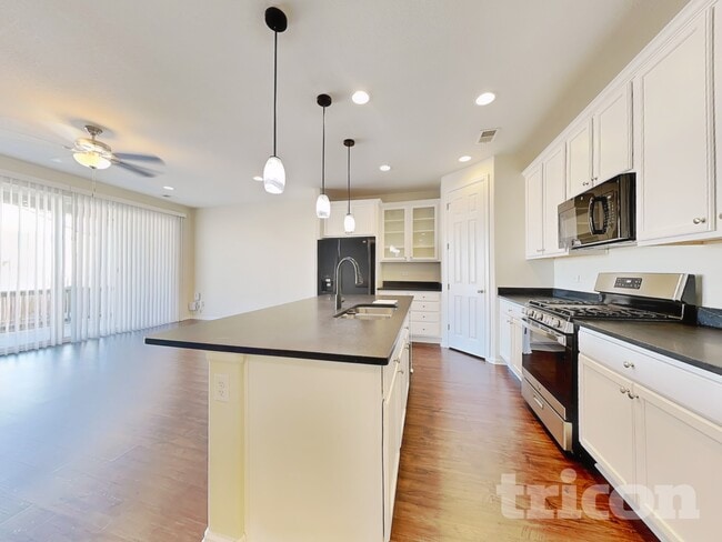 Building Photo - 4363 E 96th Way