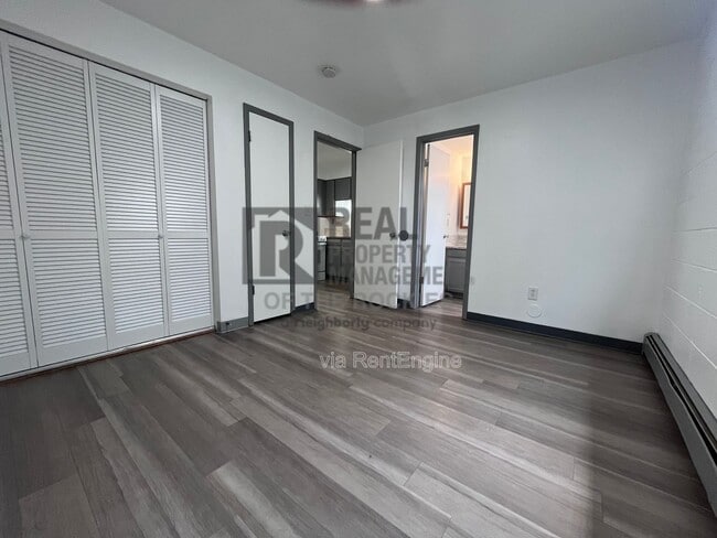 Building Photo - 713 N Garfield Ave