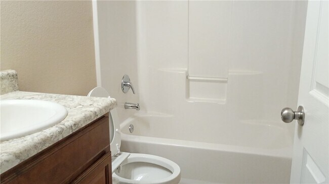 Foto del edificio - 905 SW Loudon Dr