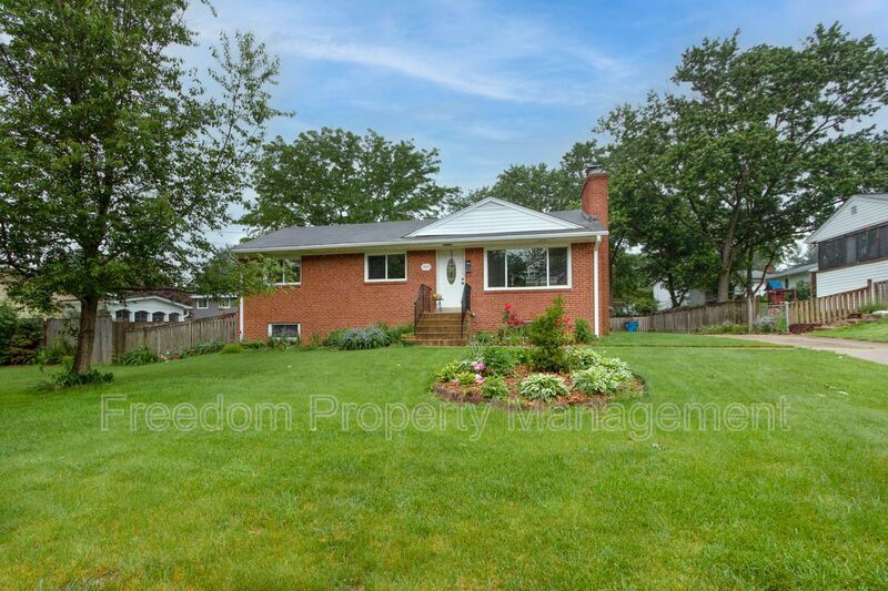 Foto principal - 5914 Ridge View Dr