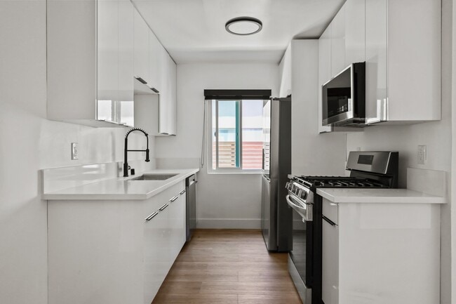 Building Photo - 2034 S Garth Ave