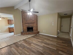 Building Photo - 133 W Queens Dr