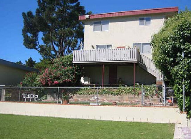 Building Photo - Villa Panorama