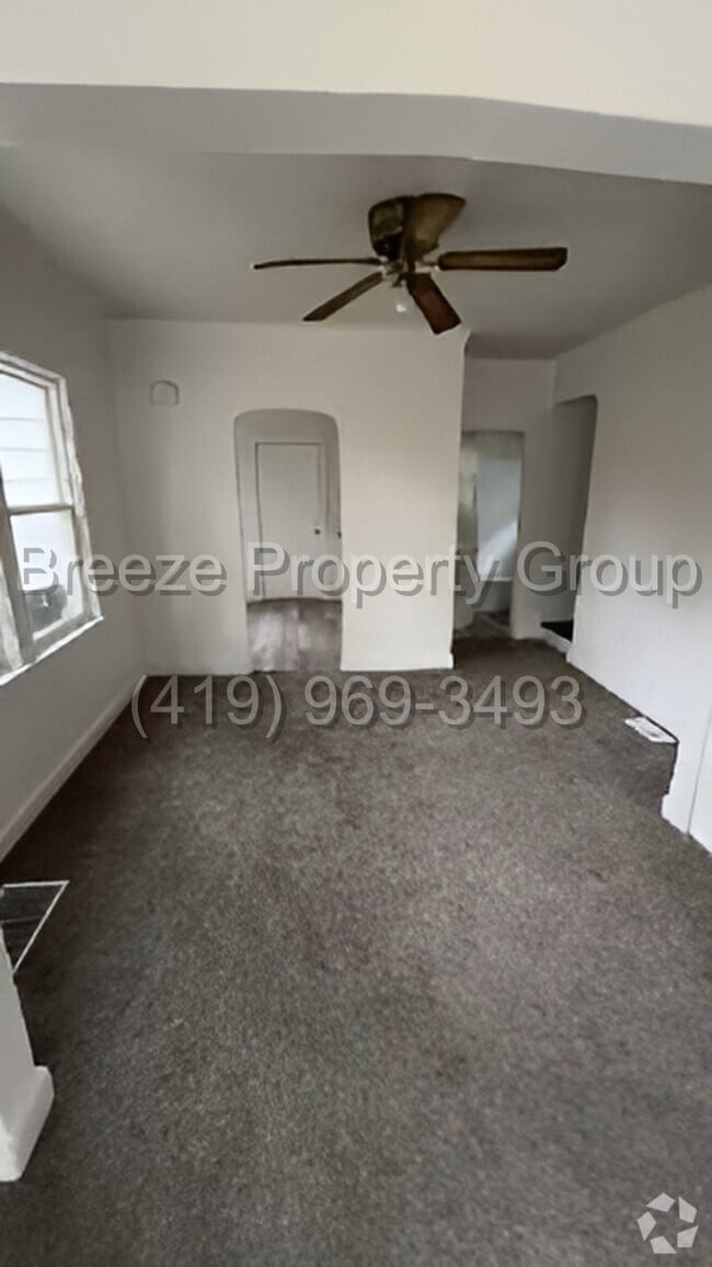 Whitney Hills Apartments for Rent with Hardwood Floors Toledo, OH 3