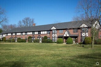 Building Photo - 1617 August Rd