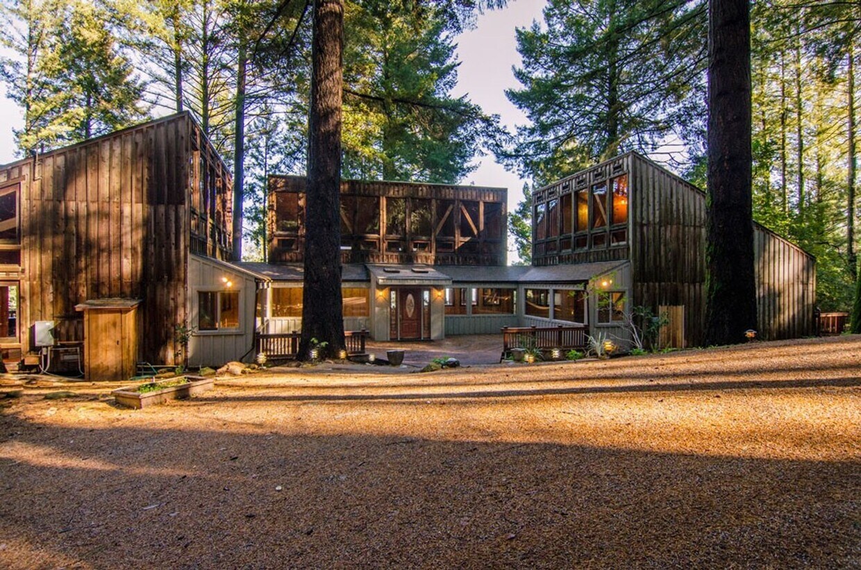 Amazing One of a Kind Property in the Los House Rental in Los