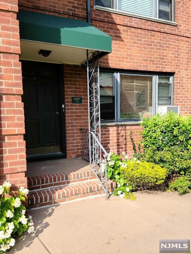 Foto del edificio - 2187 N Central Rd