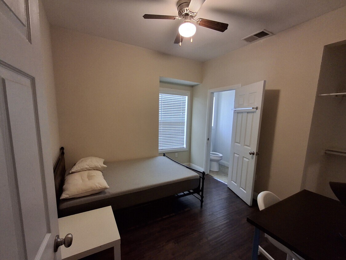 Foto principal - 1248 W 37th Dr