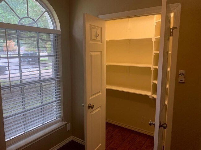 Foto del edificio - 1018 Lone Buck Pass