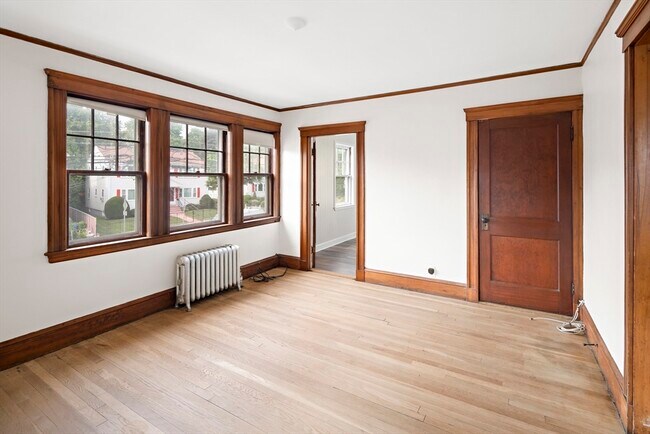Building Photo - 51 Brock St