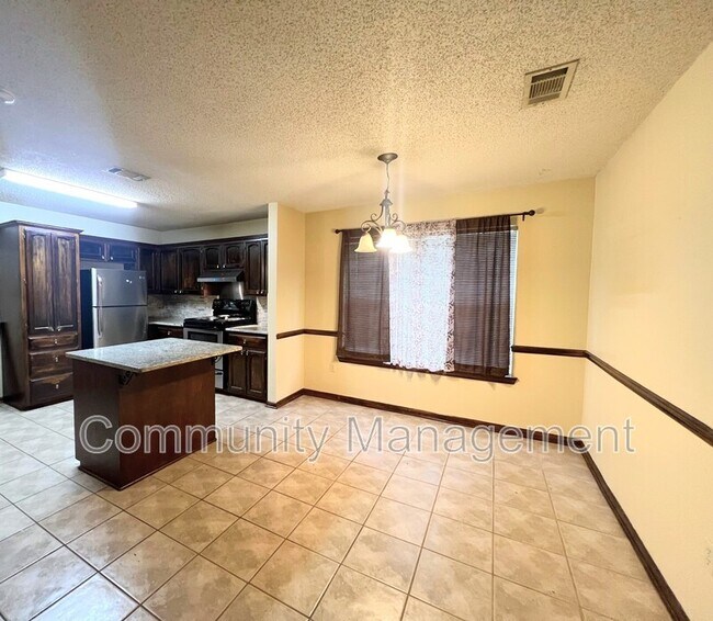 Building Photo - 9868 Kinglet Dr