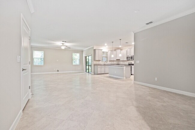Foto del edificio - 1650 Roseville St