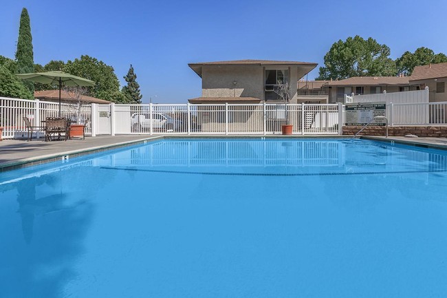 Building Photo - Woodglen Apartment Homes