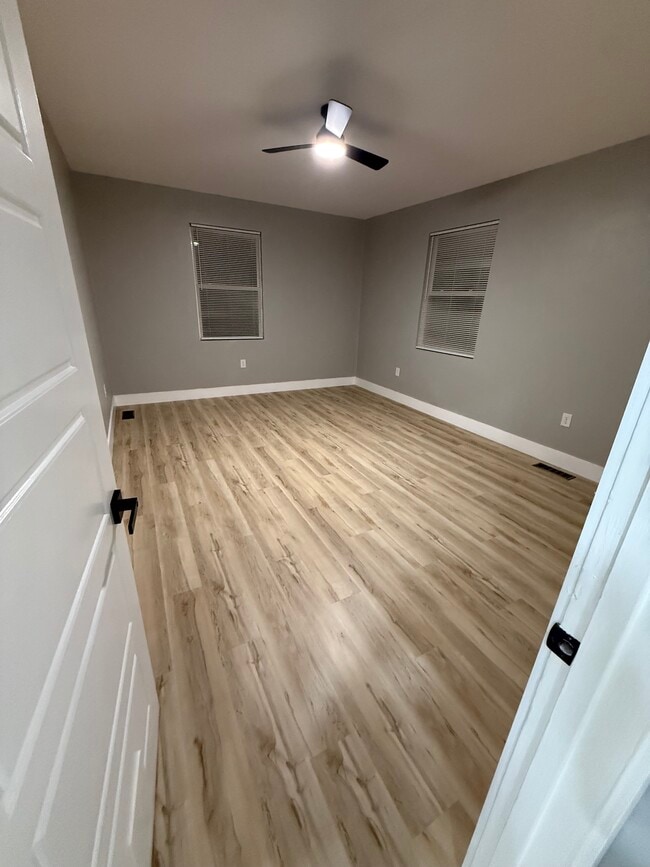 Foto del edificio - 8712 S Grand Ave