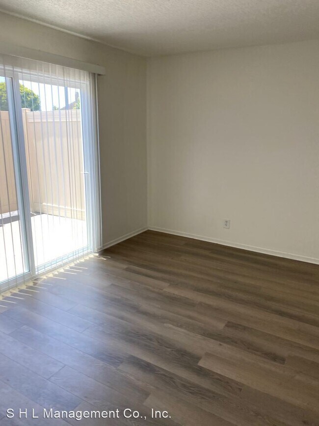 Foto del edificio - 13940 Paramount Blvd