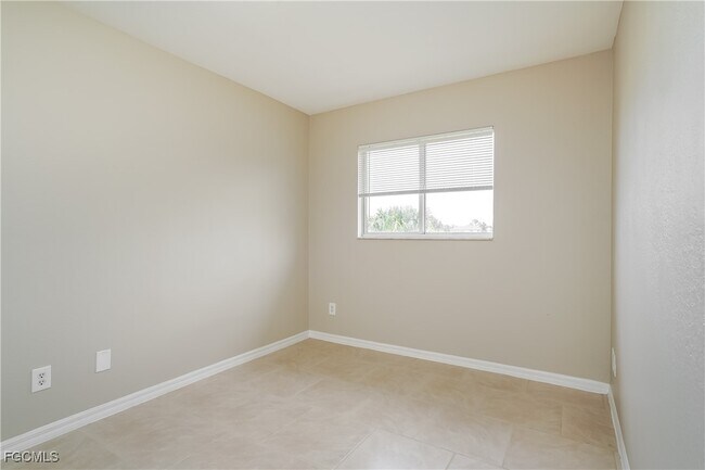 Building Photo - 1032 Halby Ave S