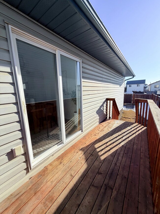 Building Photo - Spacious 3-Bedroom, 2-Bathroom Home for Rent in Grande Prairie