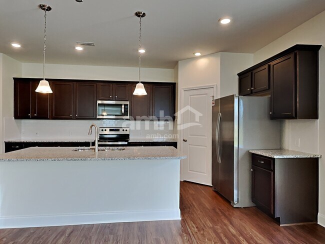 Foto del edificio - 109 Twin River Dr