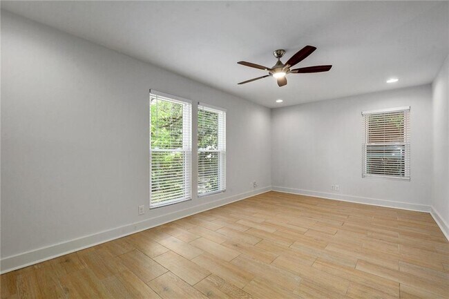 Building Photo - 119 El Paso St