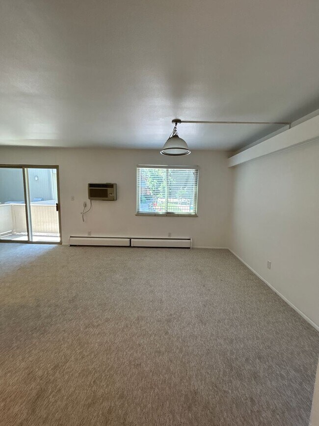 Building Photo - Spacious, Light-Filled 2-Bedroom Apartment...