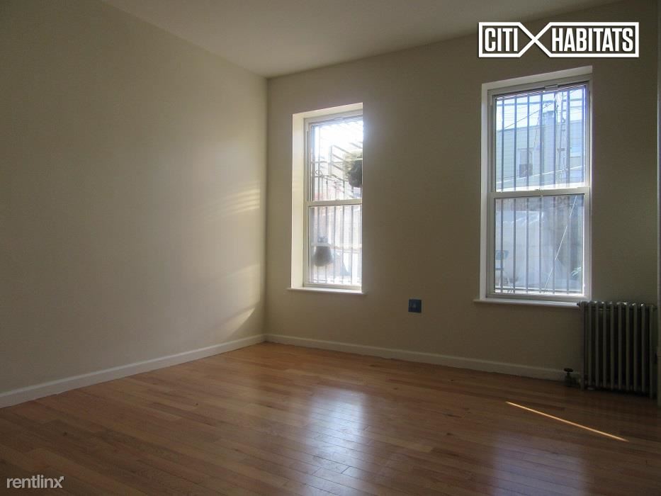 Foto principal - 524 McDonald Ave