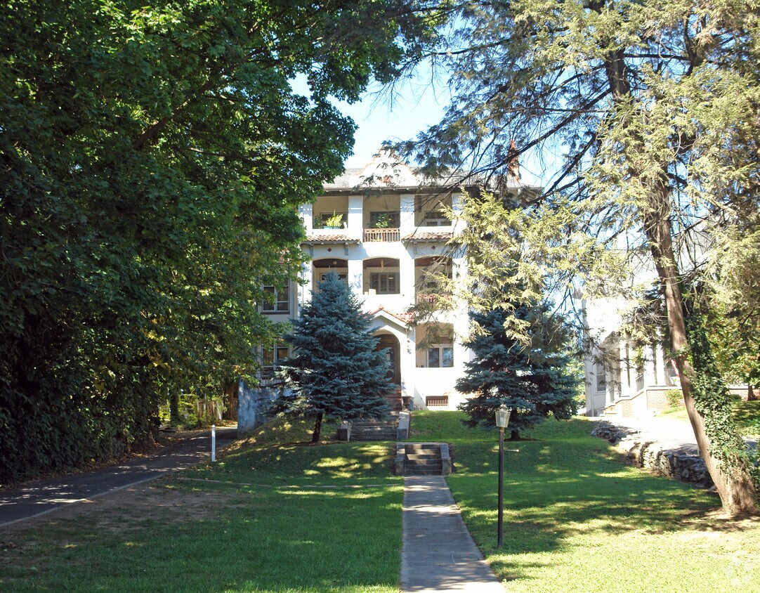 Building Photo - 629 Oak Hill Ave