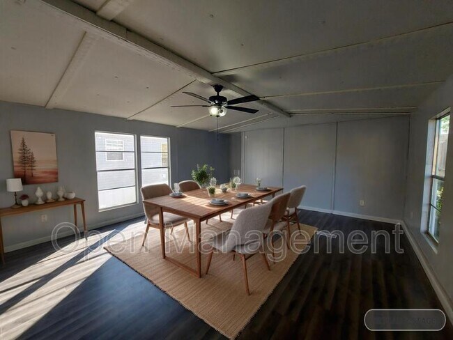 Foto del edificio - 7534 US-60