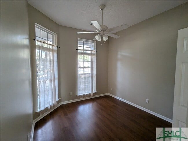 Building Photo - 550 Laurenburg Dr