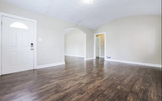 Building Photo - 2626 S Dunsmuir Ave