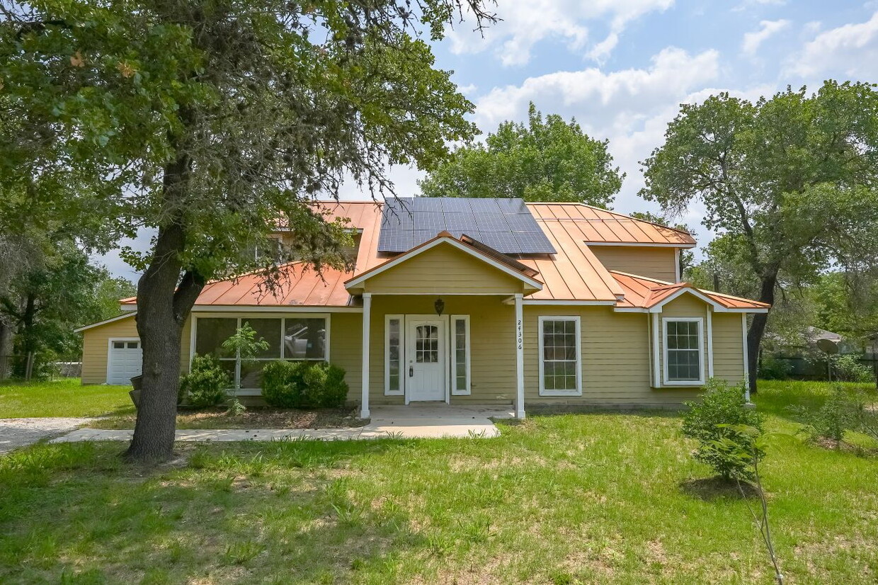 Foto principal - 24306 Romin Dr