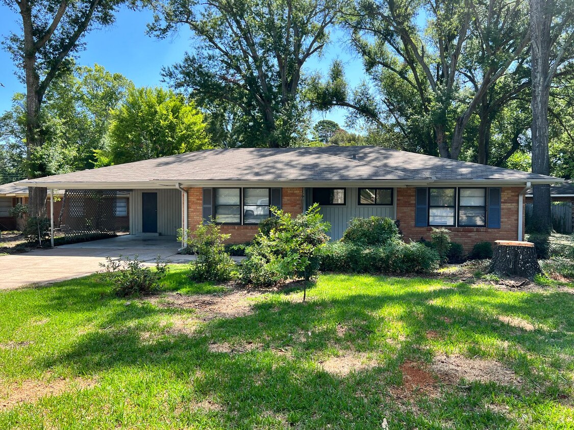 Foto principal - 3200 Greg Ln