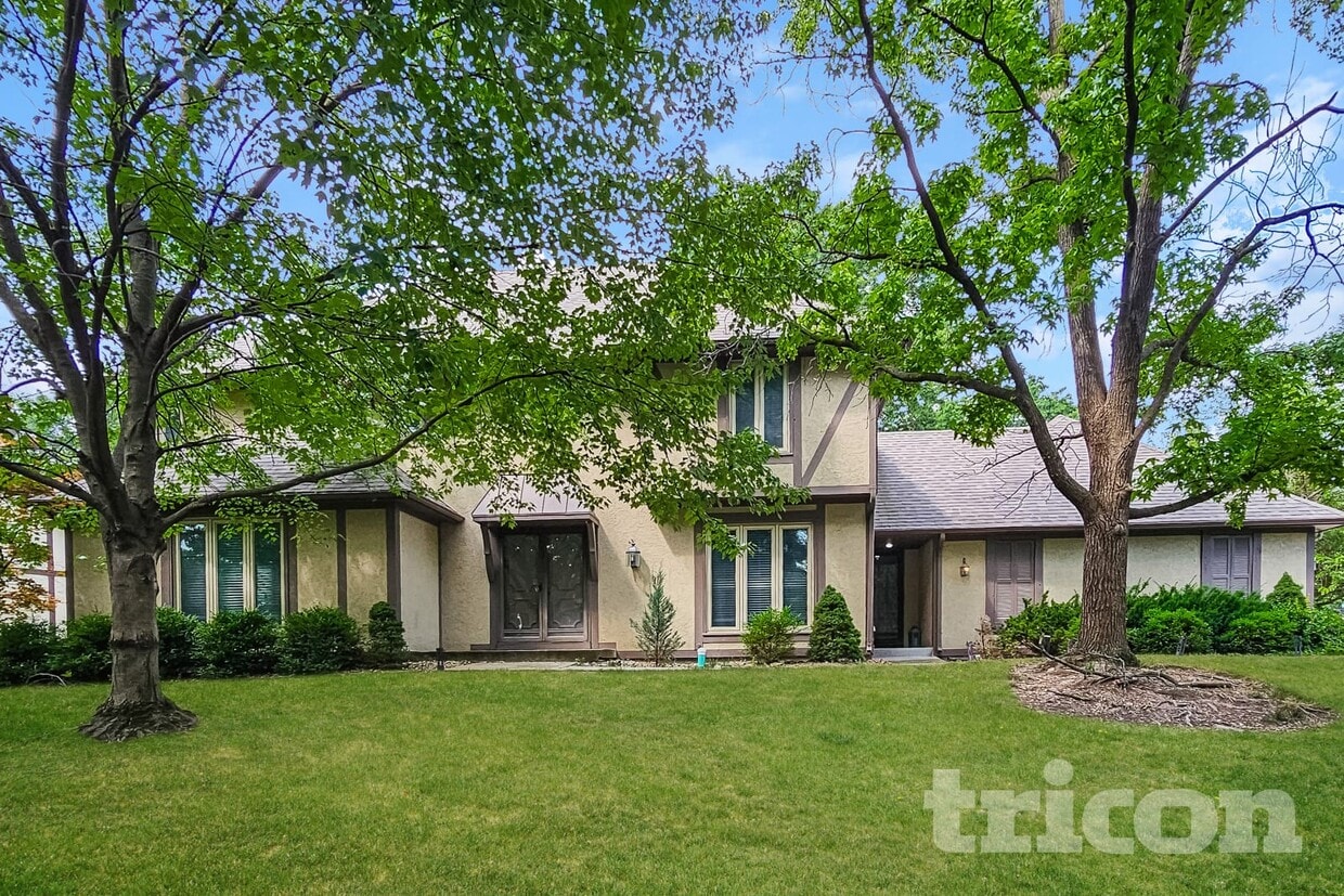 Primary Photo - 8660 W 102nd Terrace