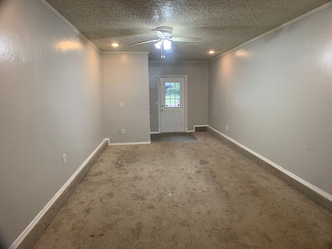 Building Photo - 3 Bedroom Edmond Duplex