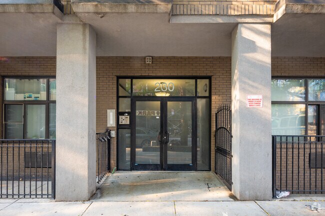 Entrada - 230 East 124th Street