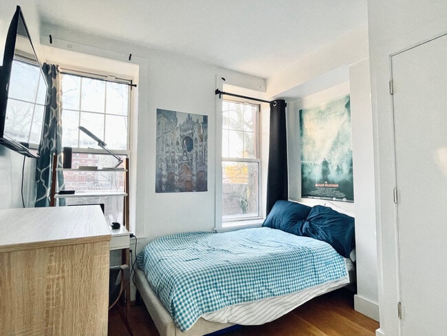 Building Photo - Furnished room/NOT APARTMENT