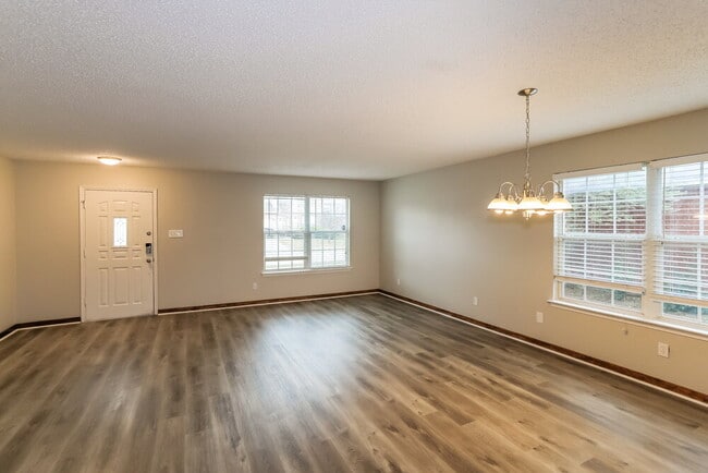 Foto del edificio - 10173 Chapel Springs Trail